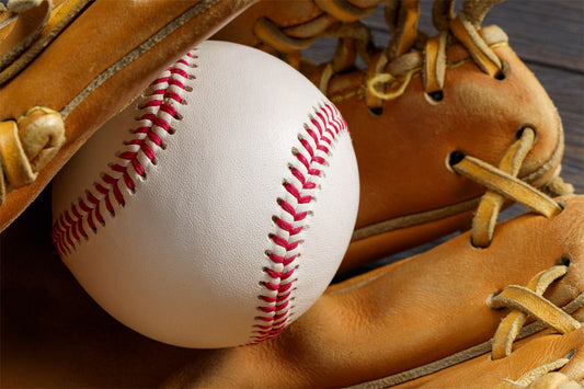 硬式グラブと軟式グラブは何が違うの？中古相場もまとめて解説！